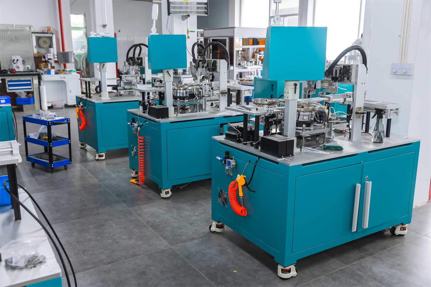 腔鏡吻合器推釘片裝配機的工作原理是什么？