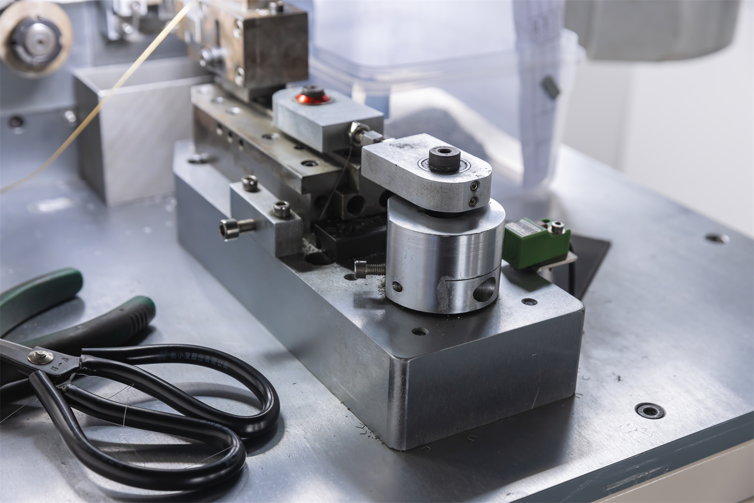 為什么說全自動推片機采用了最新的工藝？